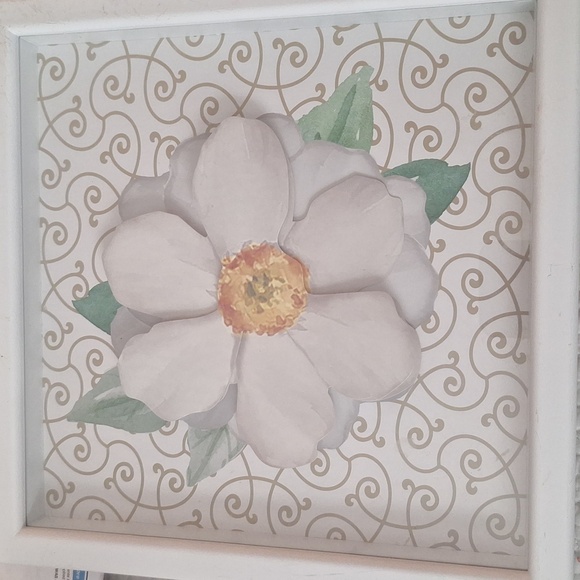 Bundle Of Pair 2 ,Beautiful wall flowers frame in metal 11x11 inches - Picture 1 of 4